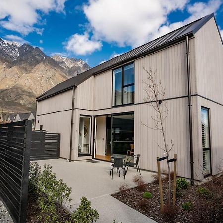 Nestled Below The Remarkables Queenstown Exteriör bild