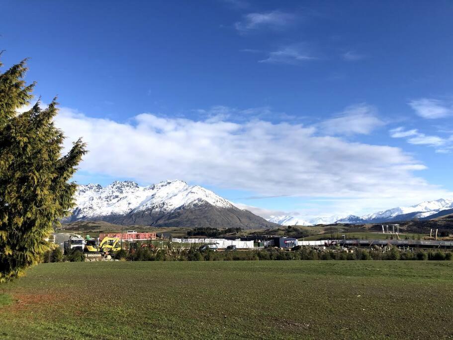 Nestled Below The Remarkables Queenstown Exteriör bild