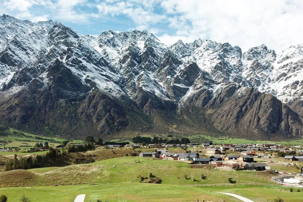 Nestled Below The Remarkables Queenstown Exteriör bild